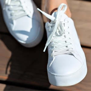 Tehokas Puhdistaja ja Suojaaja Kengillesi