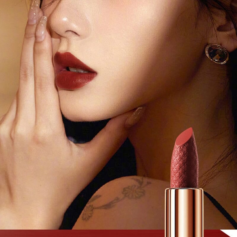 Rouges à lèvres mats dans coffret sac à main chic