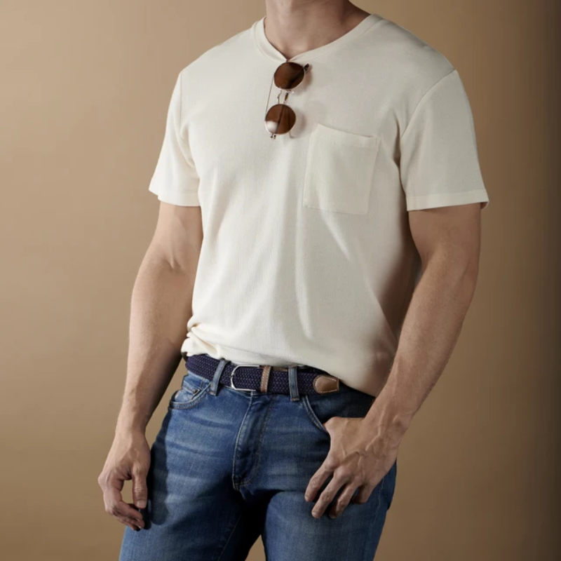 伸縮性のあるベルト、エレガンスと快適さが保証されています 